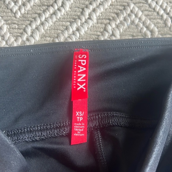 Spanx faux leather Moto leggings size XS - Picture 3 of 3